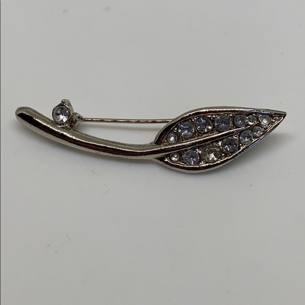 Vintage Silvertone rhinestone leaf brooch